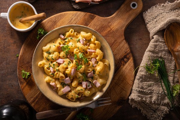 Can You Make a Gourmet S'mores Cake with a Graham Cracker Base and Marshmallow Frosting?